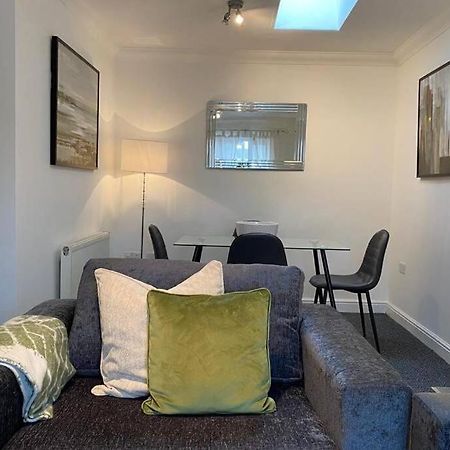 Alicia Newport By Mia Living 2 Bedroom Apartment With Dedicated Parking Екстер'єр фото