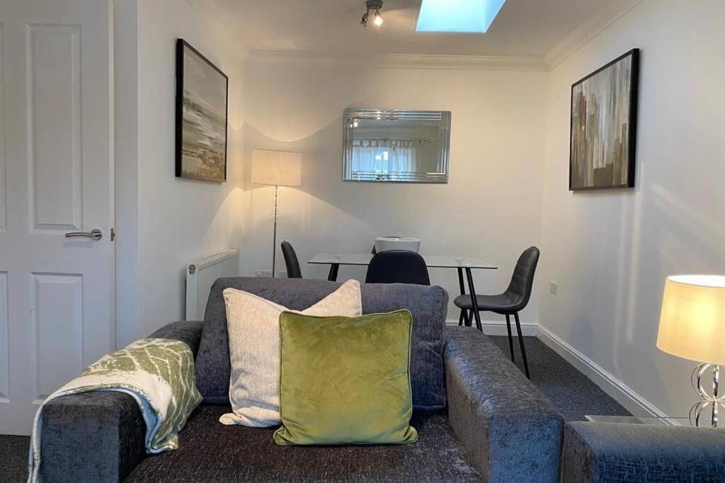 Alicia Newport By Mia Living 2 Bedroom Apartment With Dedicated Parking Екстер'єр фото