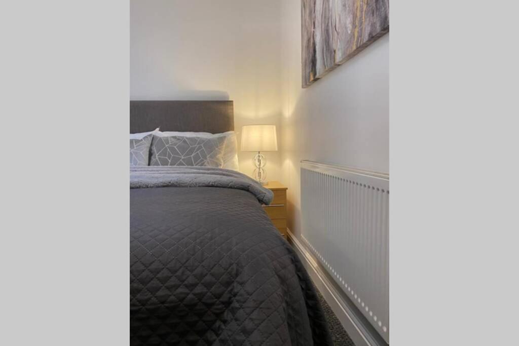 Alicia Newport By Mia Living 2 Bedroom Apartment With Dedicated Parking Екстер'єр фото