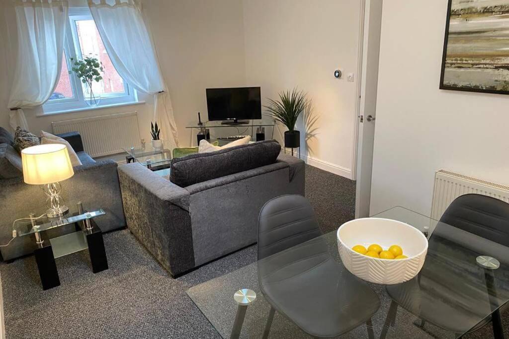 Alicia Newport By Mia Living 2 Bedroom Apartment With Dedicated Parking Екстер'єр фото
