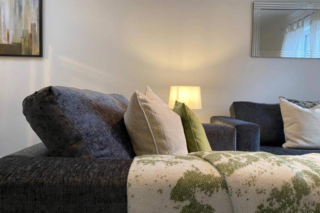 Alicia Newport By Mia Living 2 Bedroom Apartment With Dedicated Parking Екстер'єр фото